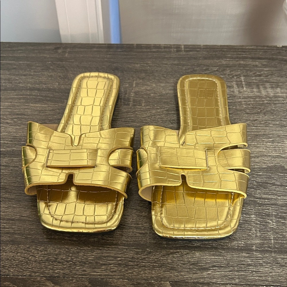 SHEIN Gold Croc-Embossed Flats